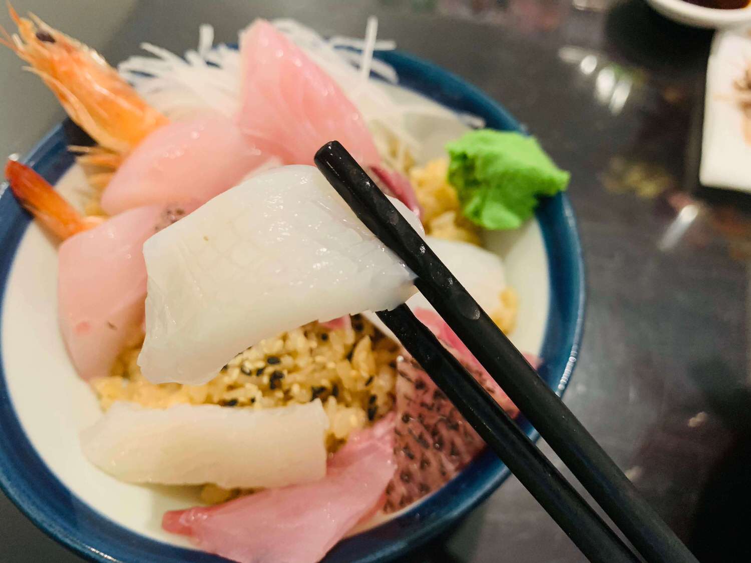 【台北六張犁美食】築地平價日式料理-超新鮮生魚片丼飯+滿滿料的魚肉湯吃起來會不會太爽啦 - 第13張圖