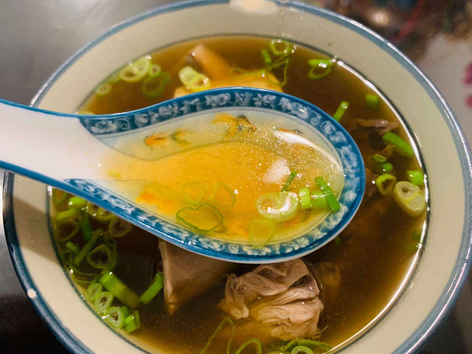 【台北六張犁美食】築地平價日式料理-超新鮮生魚片丼飯+滿滿料的魚肉湯吃起來會不會太爽啦 - 第10張圖
