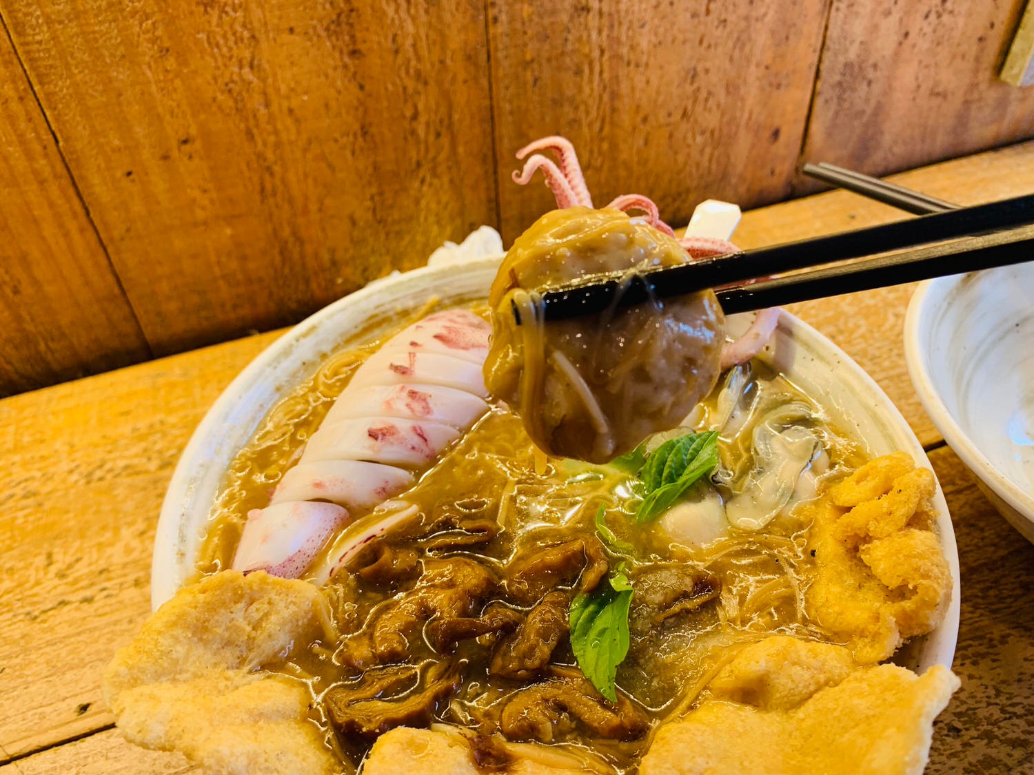 【台北中山站美食】面線町-超浮誇特大碗海陸大餐之海王子愛三寶(小卷、鮮蚵、大腸、花枝丸、魚酥、麵線一次滿足) - 第8張圖