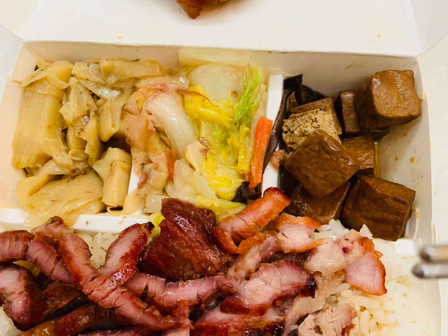 【新北七張美食】名門燒臘-新店在地40年好味道,肉多到快要滿出來了啦 - 第13張圖