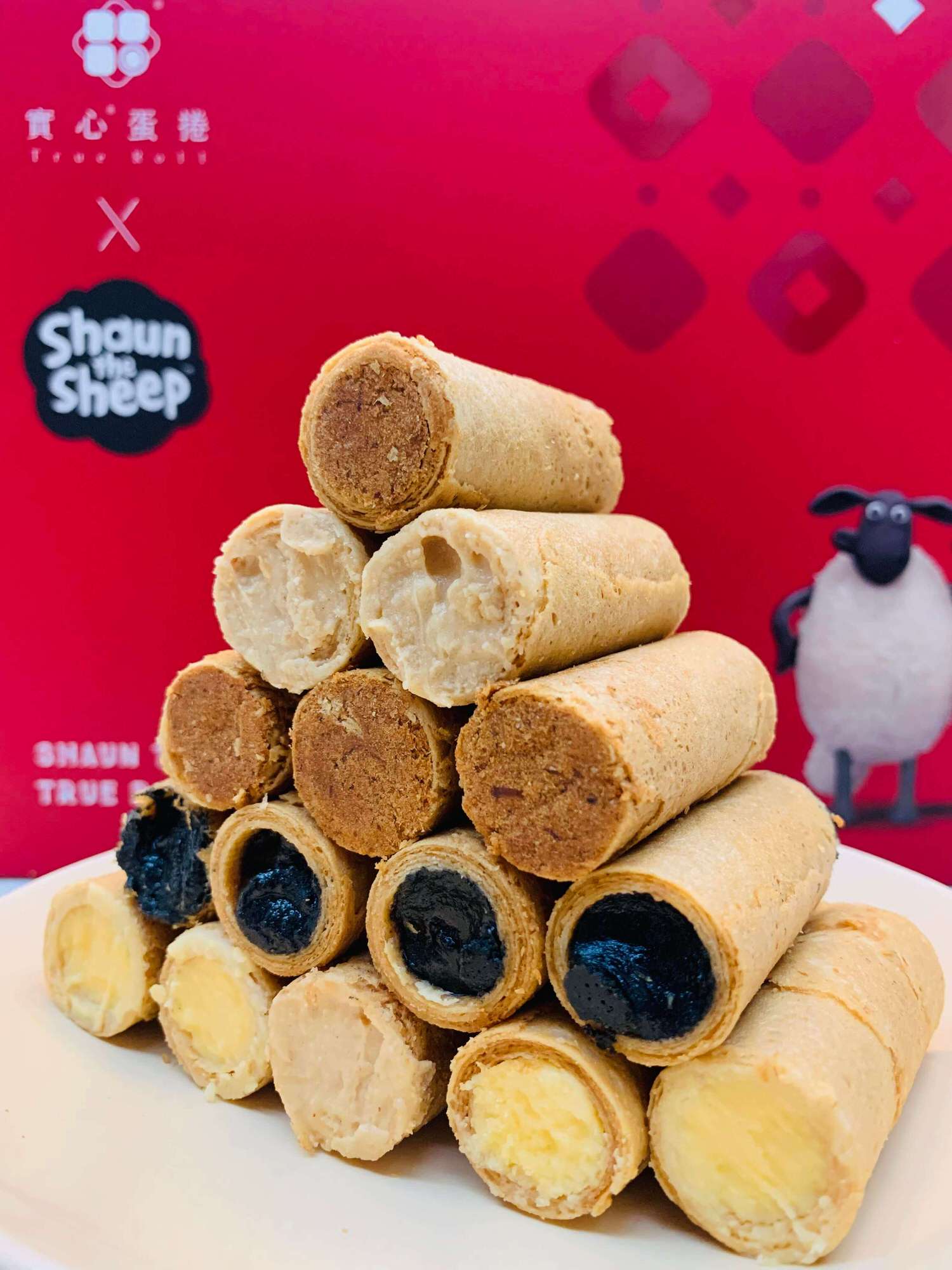 【宅配美食】實心蛋捲和新世代粹蛋捲來囉,餡料飽滿的超好吃蛋捲ㄚ!!過年禮盒|中秋禮盒|送禮推薦 - 第1張圖