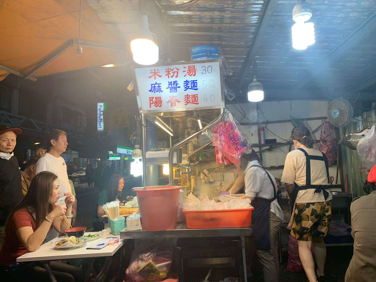 【新北新店美食】碧潭米粉湯-新店傳統銅板小吃,一碗米粉湯只要30元丫丫!! - 第2張圖