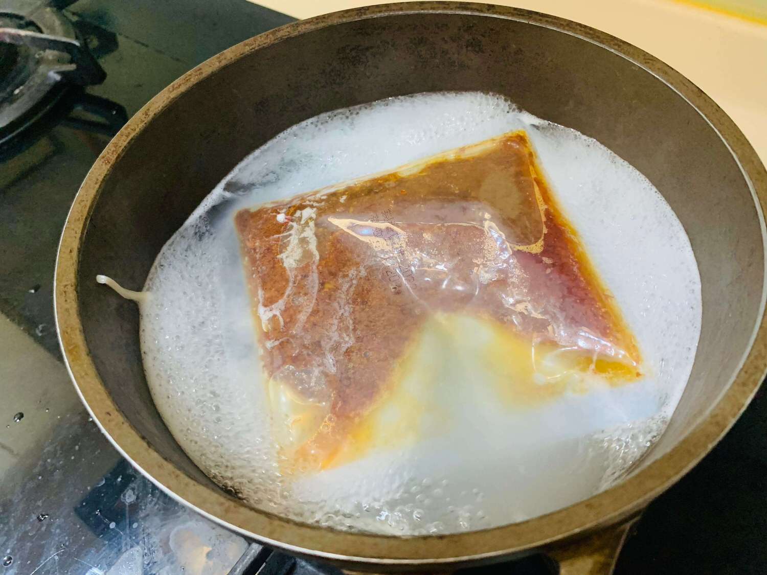 【宅配美食】敲敲碗港式和牛撈麵-滿滿日本A5和牛絞肉的乾拌麵,每一口都是和牛的香味ㄚㄚ!! - 第7張圖