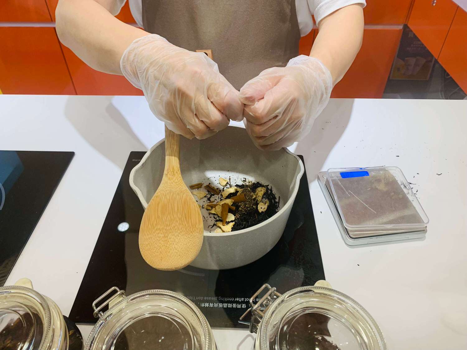 【台北大安手搖杯】茶裡不然-辛香奶茶專賣點,每一口奶茶都是滿滿獨特香料味!! - 第5張圖